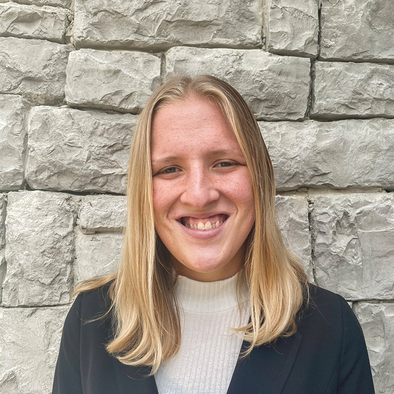 Head shot of Chloe Pfannenstiel