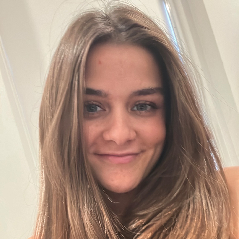 Head shot of Chloe Pfannenstiel